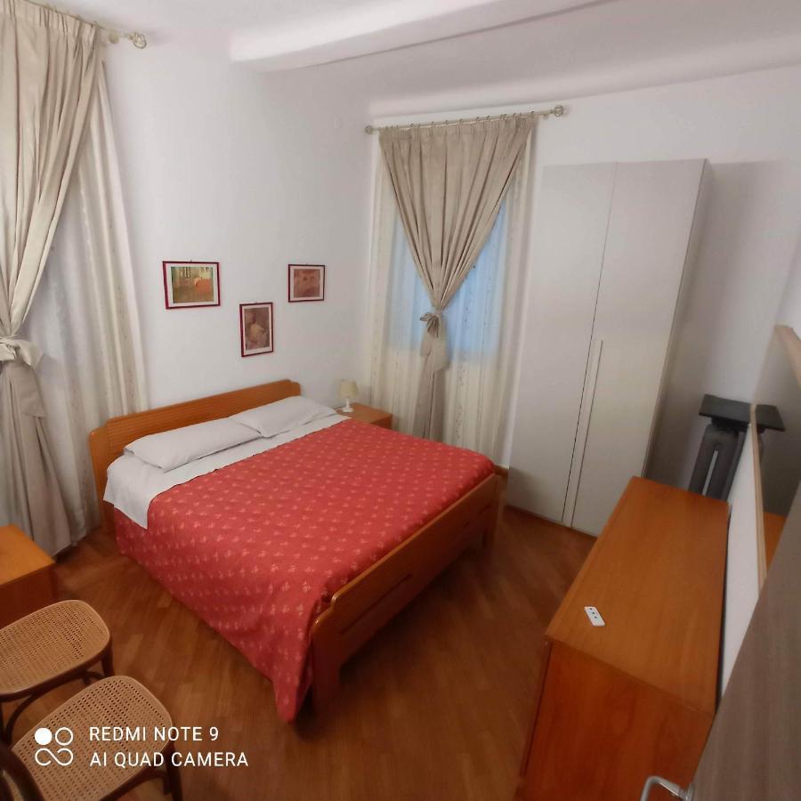 Ferienwohnung Domus Sottoripa Genua Exterior foto